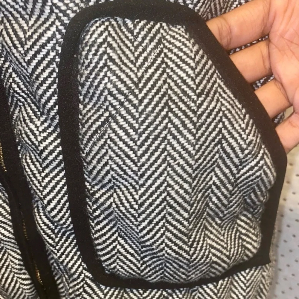 BOUTIQUE ONLY Vest Black White Chevron Zip Up Vest Gold Zipper Size M